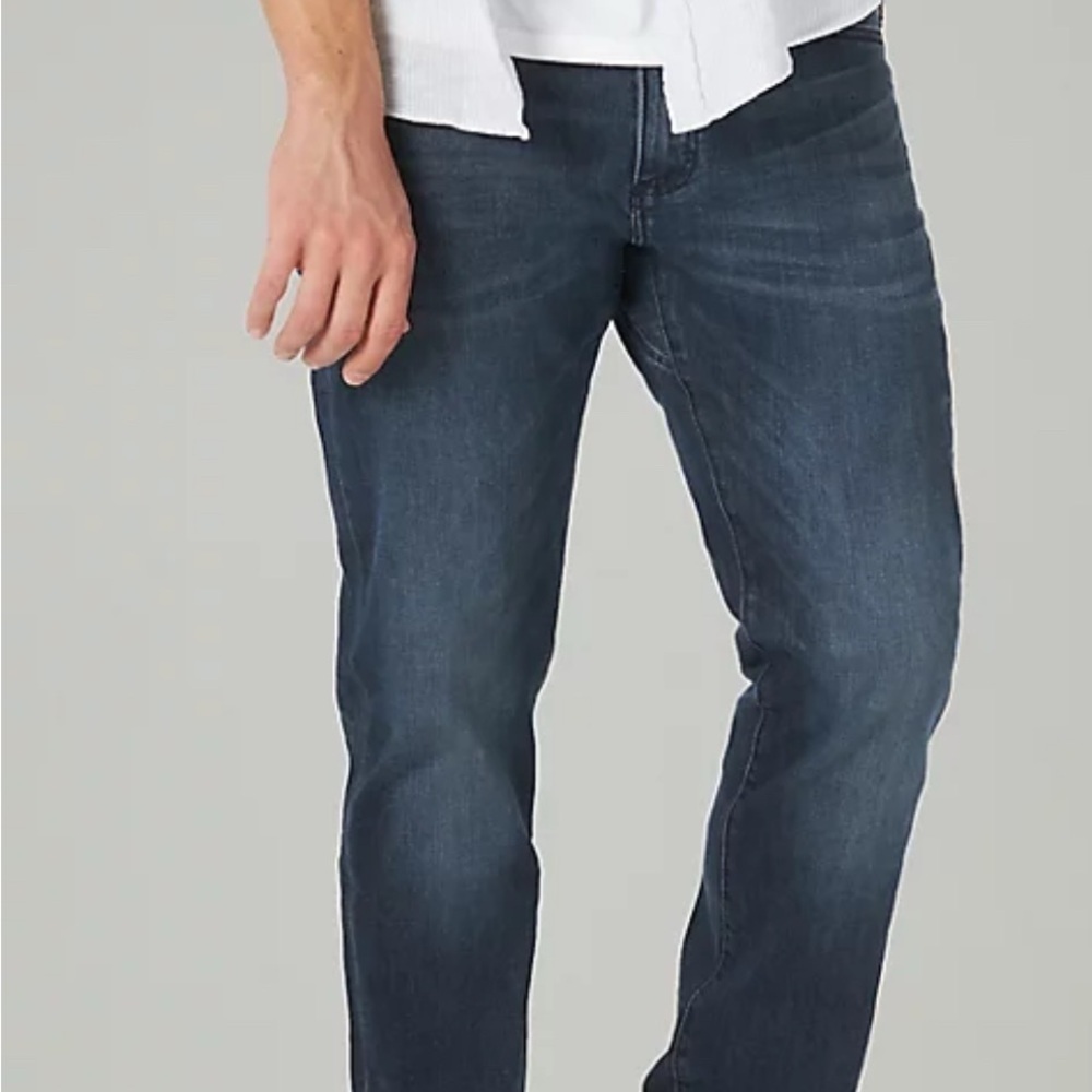 NWT MEN'S EXTREME MOTION TAPERED LEG JEAN SIZE 34x34